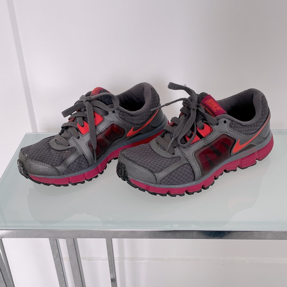 NIKE Women's Dual Fusion ST2 Sneakers - Size 6.5